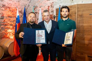 Razglašeni sta belo in rdeče županovo vino Občine Vipava za leto 2026 