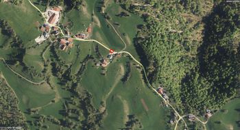 Zapora ceste Ravnik pri Hotedršici