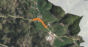 Zapora ceste v naselju Log Zaplana