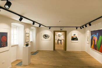 Javno vodstvo po občasni razstavi Poldrugo desetletje pridobitev. Izbor ter po razstavi iz stalne zbirke del Pilonovih prijateljev