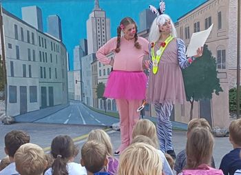 Predstava Kako je zebra posodila svoje črte