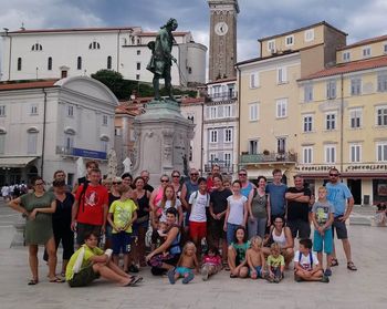 Otvoritev razstave fotografij Invalidskega društva KENGURUJČEK Slovenije: “Le vprašaj pa ti povem”