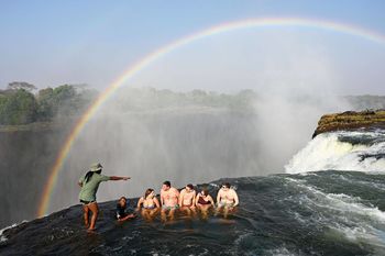 Potopisno predavanje: Od Viktorijinih slapov do Ugande (Tadej Bolta)