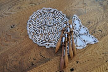 Otvoritev razstave ročnih del DU Smlednik: Po Maričinih papircih