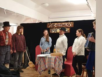 Gledališka predstava VEČER NA VASI