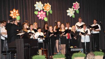 Letni koncert MePZ Oljka, od ustanovitve ga 28 let vodi Marko Slokar 