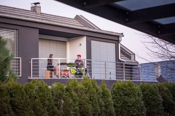 Glasbeniki na Polzeli zaigrali na svojih balkonih