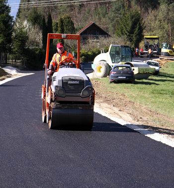 Asfaltiranje  ceste v Založah
