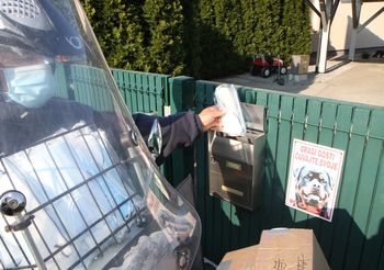Danes raznašajo poštarji zaščitne maske  v vsa gospodinstva v občini Polzela