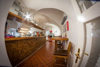 Občina Polzela oddaja gostinski lokal na gradu Komenda v najem