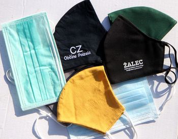 Najmanj primerne so maske iz redko tkanega tetrabombaža