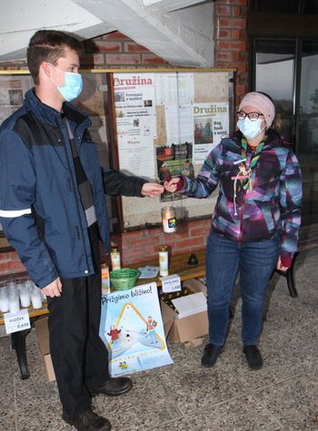 Prižgimo luč. Obdržimo bližino! Prižgimo luč. Obdržimo bližino!