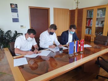 Pogodba z zasebnim partnerjem za projekt javne razsvetljave je podpisana