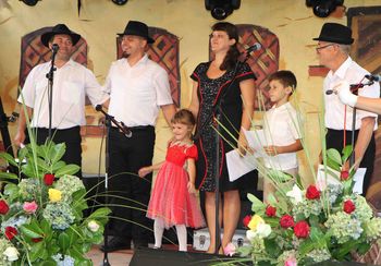 38. prireditev Družina poje: "Peli so jih mati moja"