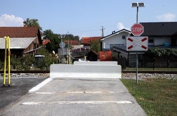 Ukinjen je železniški prehod, zgrajena povezovalna cesta na Polzeli in nov prometni režim