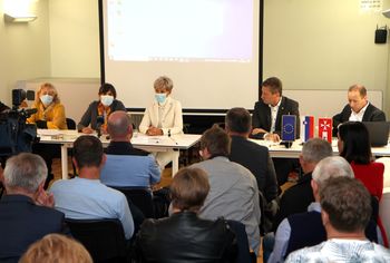 Ukrep prekuhavanja vode še vedno velja