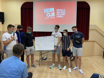 Mladi s Heroji, ki furajo v pižamah, predlagali 0,0 za vse