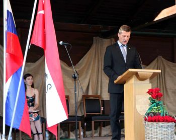 Slovenija je naša dežela in v njej je dom vseh nas