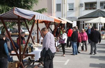 Kmečka tržnica s pridihom dobrodelnosti