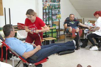 V treh akcijah 220 krvodajalcev