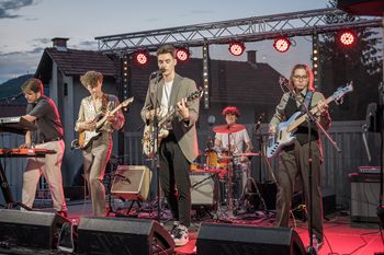 Julijski poletni večer na gradu Komenda z LPS in Pamži Julijski poletni večer na gradu Komenda z LPS in Pamži