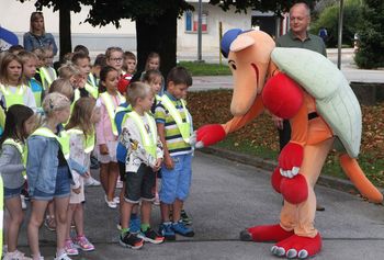 Pasavček, ki potuje po Sloveniji, obiskal osnovno šolo in vrtec na Polzeli