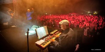 Več kot 3000 src združenih na dobrodelnem koncertu pod zvezdami 