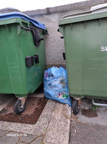 Treba se bo zamisliti: ko pokopališče postane smetišče