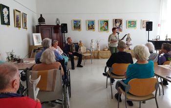 S slikami, harmoniko in pesmijo v Zimzelenu Topolšica