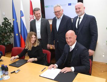 Podpis pogodbe za ureditev Savinje za zagotavljanje poplavne varnosti od Ločice ob Savinji do Letuša, vrednost investicije 25 milijonov evrov