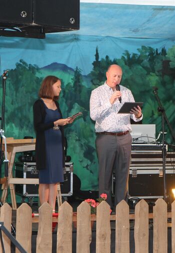 Družina poje: "Peli so jih mati moja". Nastopilo 15 družinskih sestavov, skupaj 90 pevk in pevcev  