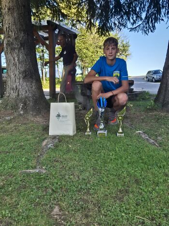 Ažbe Ledinšek novi državni mladinski prvak v muharjenju Ažbe Ledinšek novi državni mladinski prvak v muharjenju