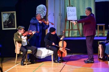 Na Polzelo prihaja komedija Morilci stare gospe Na Polzelo prihaja komedija Morilci stare gospe