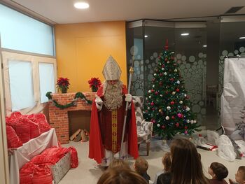 Miklavž obiskal otroke zaposlenih v Domu upokojencev Polzela