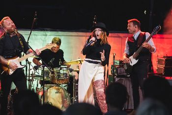 Svet na dlani z Nino Pušlar