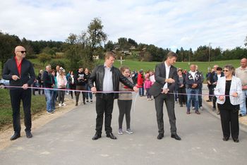 Odprtje ceste in blagoslov obnovljenega križa v Založah