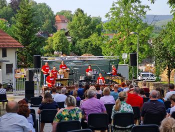 Prvi poletni večer SToP v znamenju Stinga, Queenov, Glorie Estefan in domačih Avsenikov