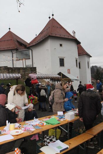 Miklavž razveselil Komendo na Miklavževem sejmu Miklavž razveselil Komendo na Miklavževem sejmu