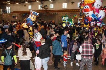 Velika otroška maškarada navdušila zbrano množico