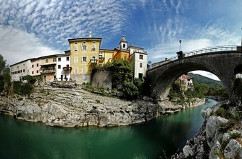 VABLJENI NA IZLET PO DOLINI SOČE Z LOKALNO VODNICO