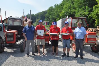 S starodobnimi traktorji po Sloveniji – od Sevnice do Tržišča