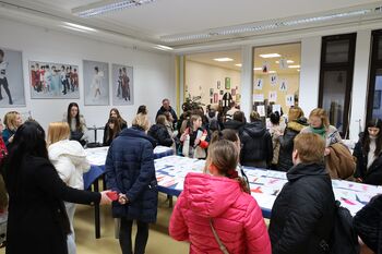 Nariši obleko in se poteguj, da ti jo tudi sešijejo Nariši obleko in se poteguj, da ti jo tudi sešijejo