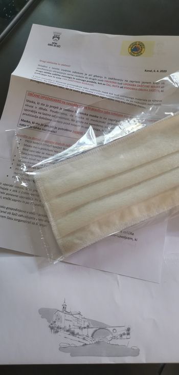 Raznos zaščitnih mask po gospodinjstvih