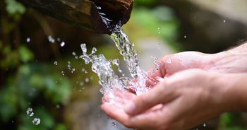 Spremenjena strategija vodooskrbe v Občini Kanal ob Soči: za Anhovo in Deskle bo glavni vodni vir Mrzlek, kar so občani zahtevali že vrsto let