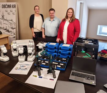 Občina Kanal ob Soči predala sodobno opremo šolam za izvajanje projekta Mladi za ribištvo ob reki Soči