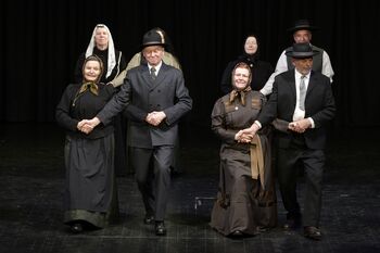 Folklorno popotovanje po Severni         Primorski v Desklah navdušilo občinstvo