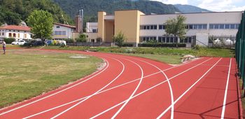Atletska steza na štadionu v novi preobleki