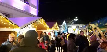 Kobarid ob prihodu Miklavža zažarel v soju tisočih lučk