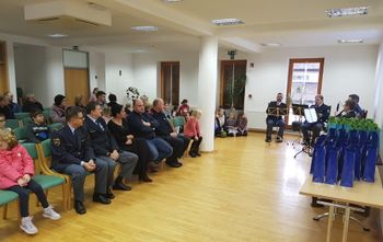 Policija v Kobaridu nagradila najboljša likovna dela otrok