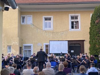 Na valovih glasbe Pihalnega orkestra Cecilija